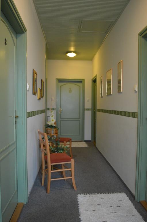 Bed and Breakfast Muskatli Panzio à Győr Extérieur photo