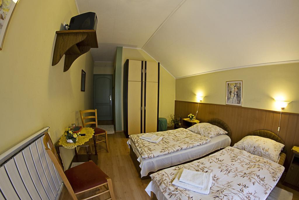 Bed and Breakfast Muskatli Panzio à Győr Chambre photo