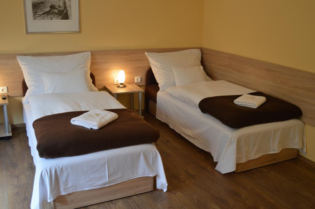 Bed and Breakfast Muskatli Panzio à Győr Chambre photo