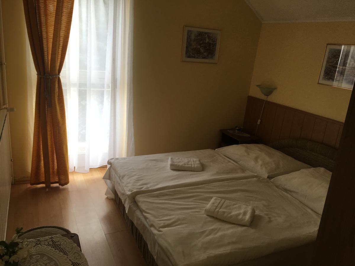 Bed and Breakfast Muskatli Panzio à Győr Extérieur photo