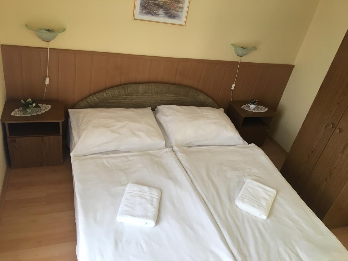 Bed and Breakfast Muskatli Panzio à Győr Extérieur photo