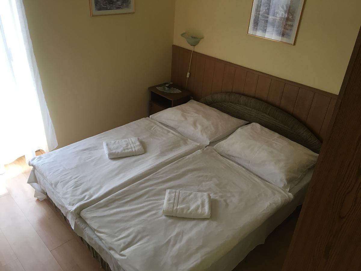 Bed and Breakfast Muskatli Panzio à Győr Extérieur photo