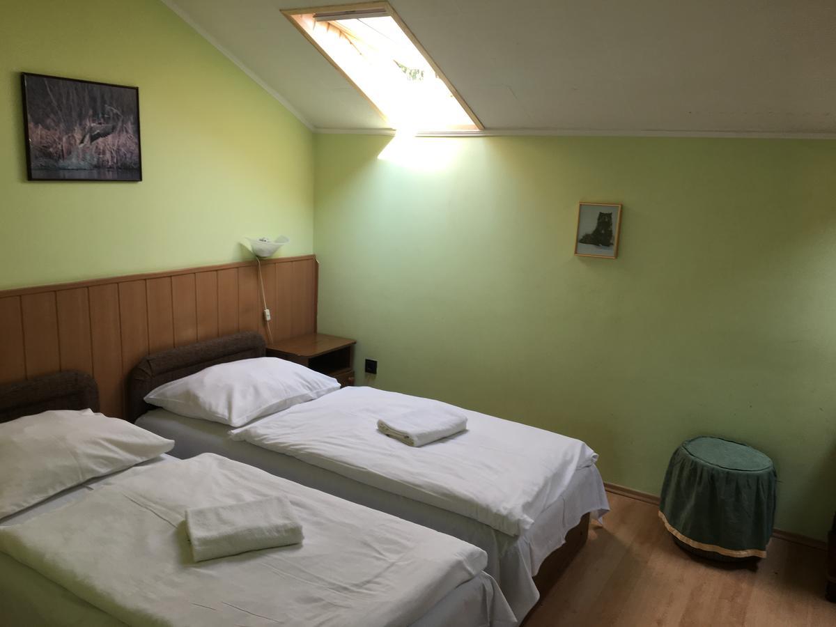 Bed and Breakfast Muskatli Panzio à Győr Extérieur photo