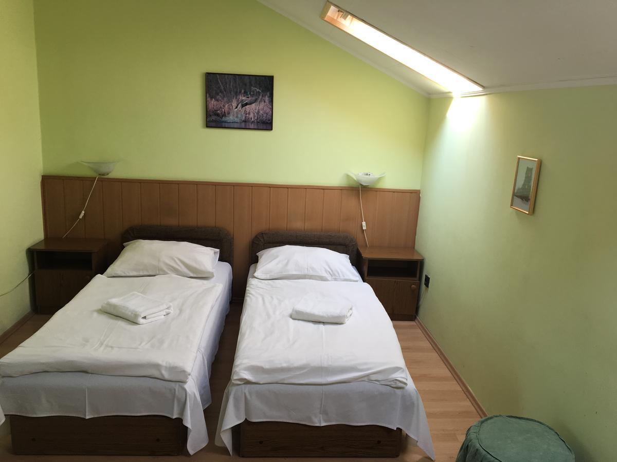 Bed and Breakfast Muskatli Panzio à Győr Extérieur photo